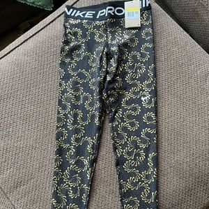 NWT! Women’s Nike Pro Leggings